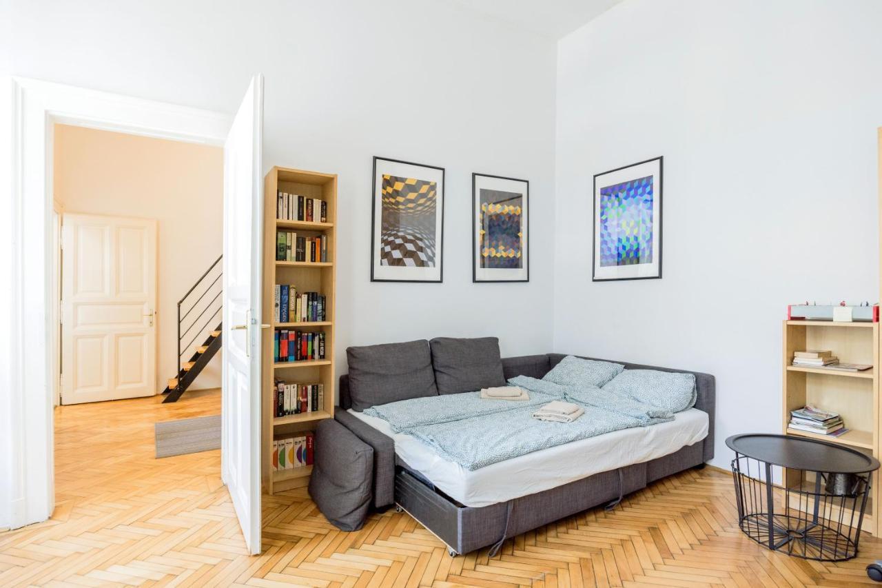 Appartement Live Like A Local At The Rustic Hockey Hut à Budapest Extérieur photo
