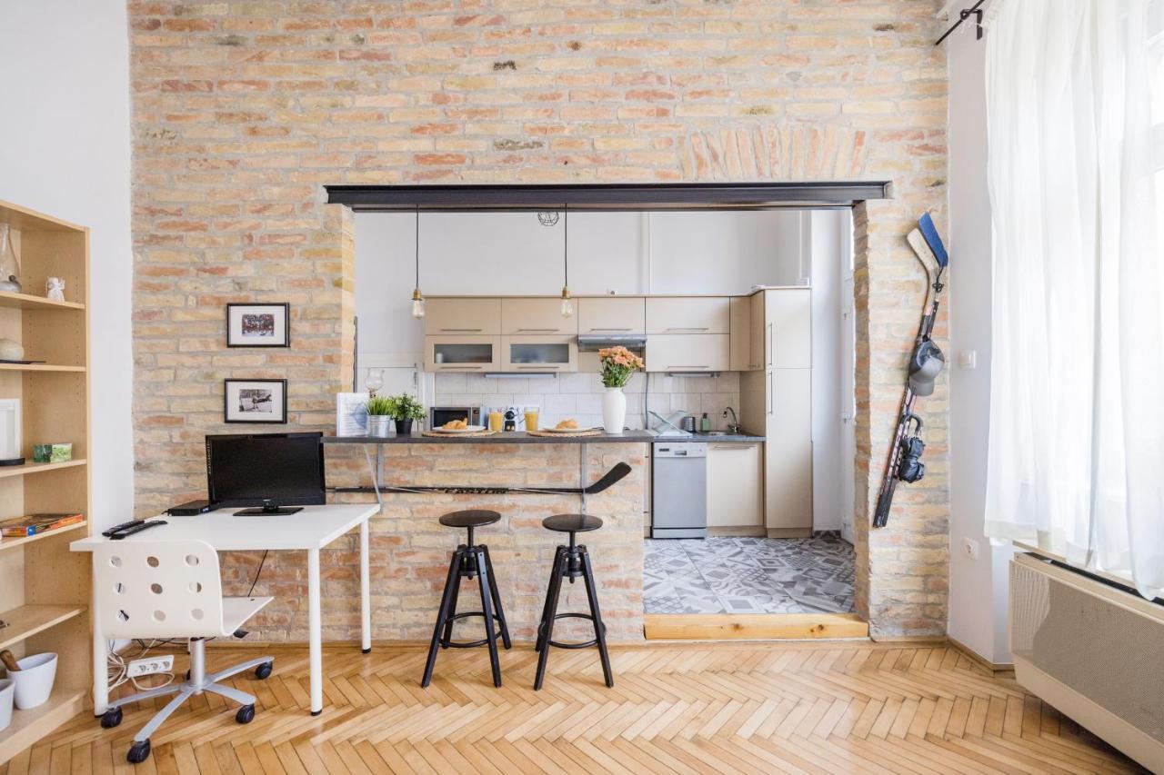 Appartement Live Like A Local At The Rustic Hockey Hut à Budapest Extérieur photo