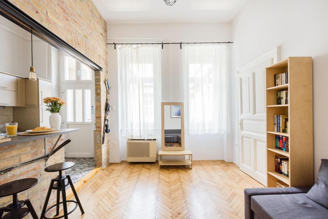 Appartement Live Like A Local At The Rustic Hockey Hut à Budapest Extérieur photo