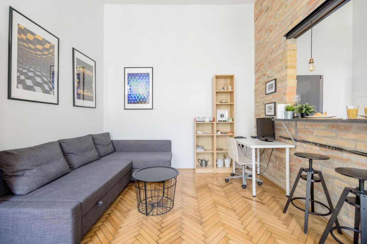 Appartement Live Like A Local At The Rustic Hockey Hut à Budapest Extérieur photo