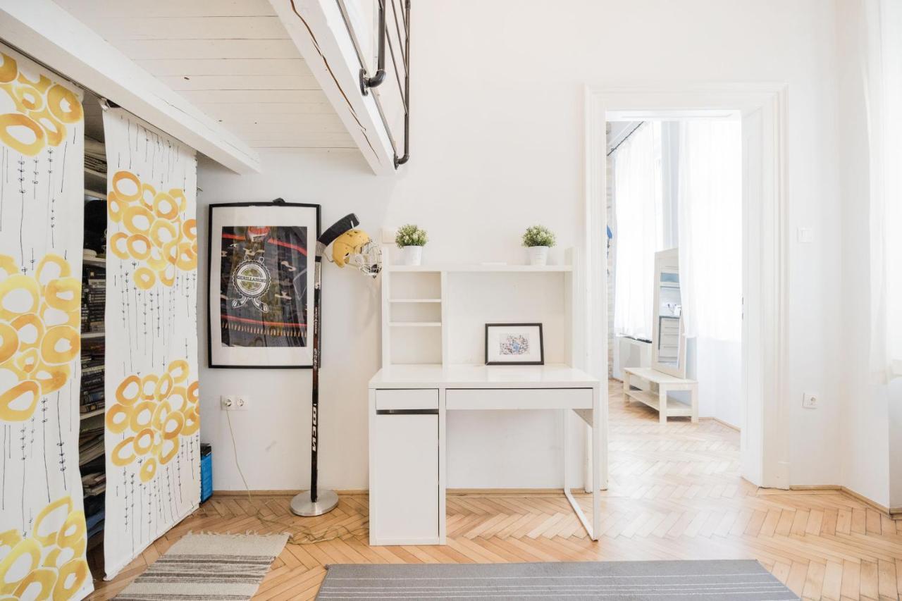 Appartement Live Like A Local At The Rustic Hockey Hut à Budapest Extérieur photo