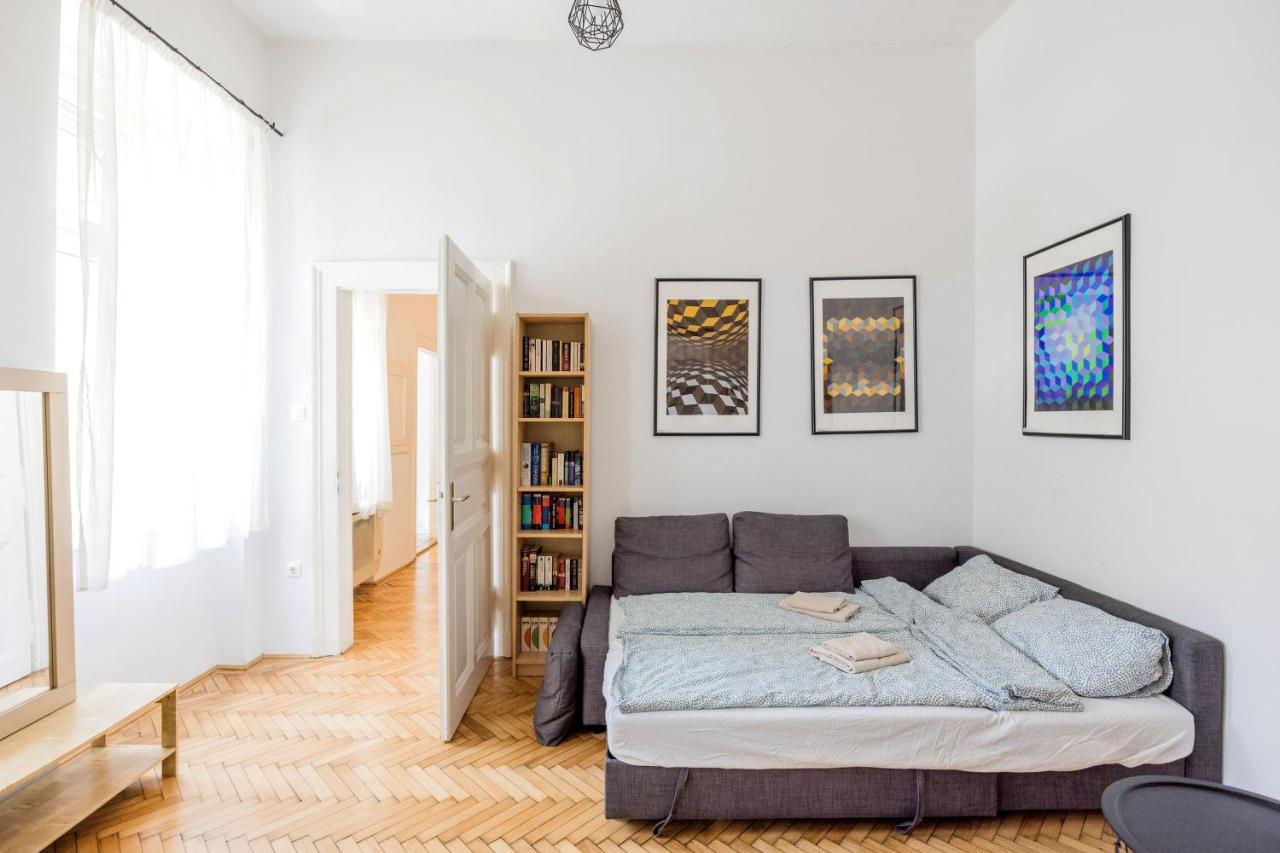 Appartement Live Like A Local At The Rustic Hockey Hut à Budapest Extérieur photo