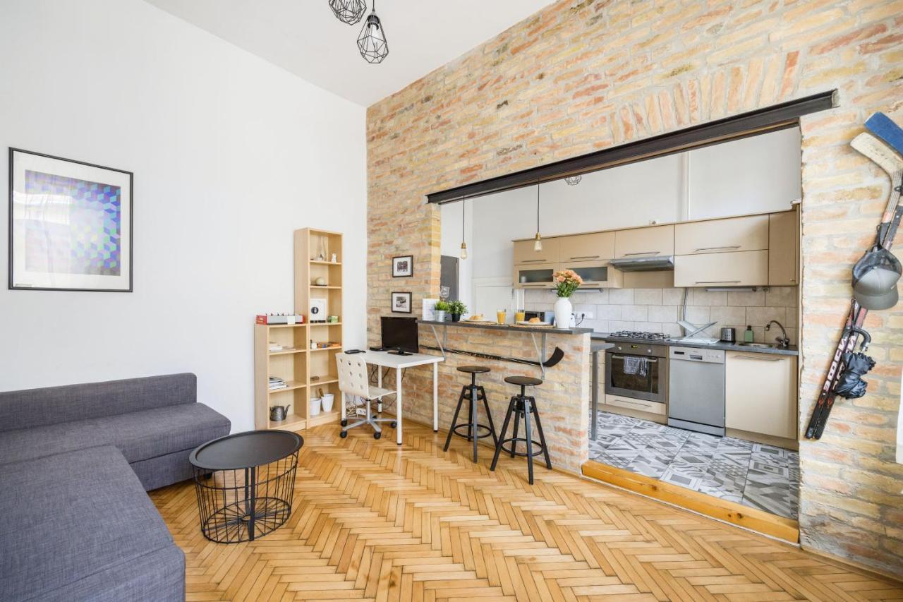 Appartement Live Like A Local At The Rustic Hockey Hut à Budapest Extérieur photo